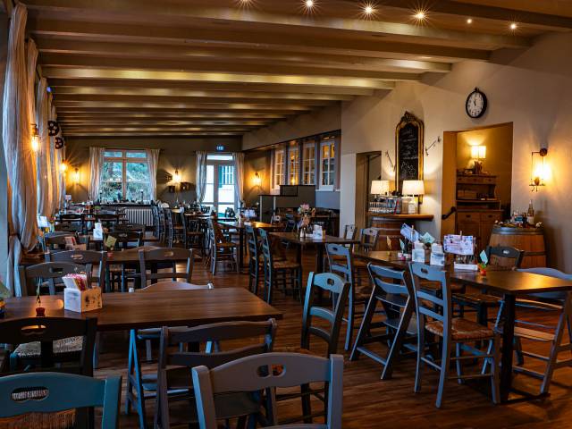 Aufnahme des Restaurants im gemütlichen Look