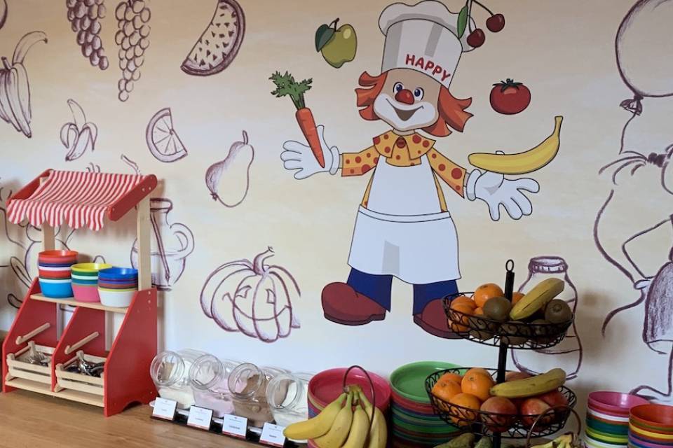 Auf dem Kinder Buffet findet man frisches Obst und viele Leckereien